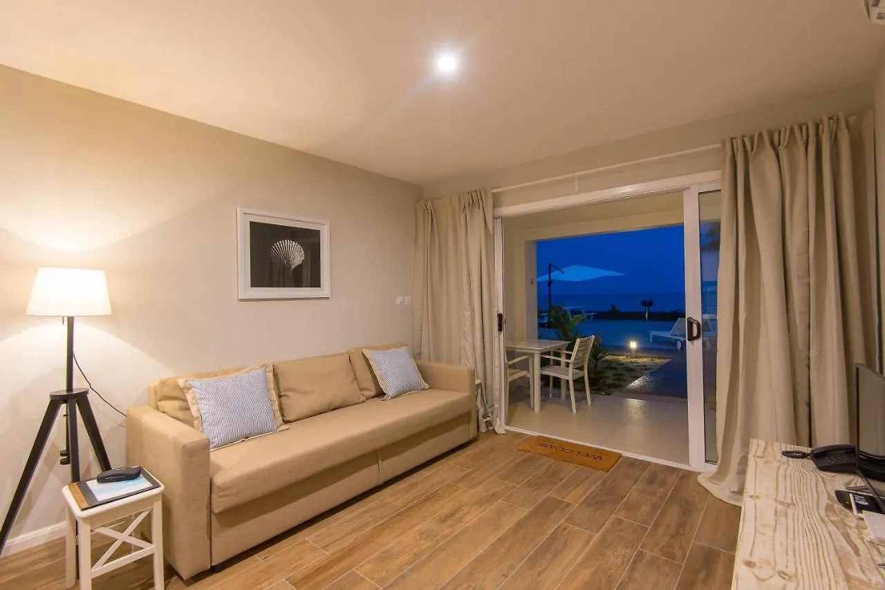 Le Nautique Beachfront Apartments Anse Royale