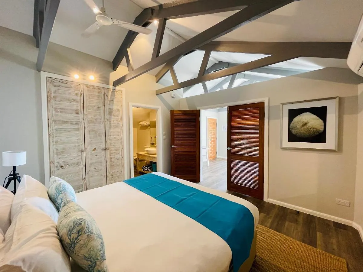 Le Nautique Beachfront Apartments Anse Royale