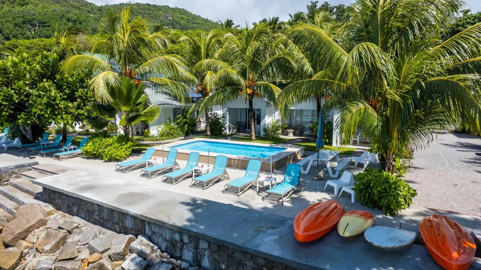 Le Nautique Beachfront Apartments Anse Royale