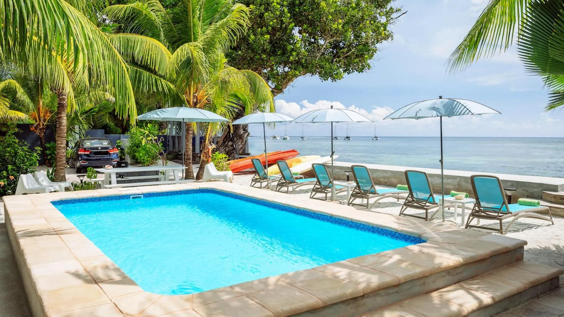Le Nautique Beachfront Apartments Anse Royale