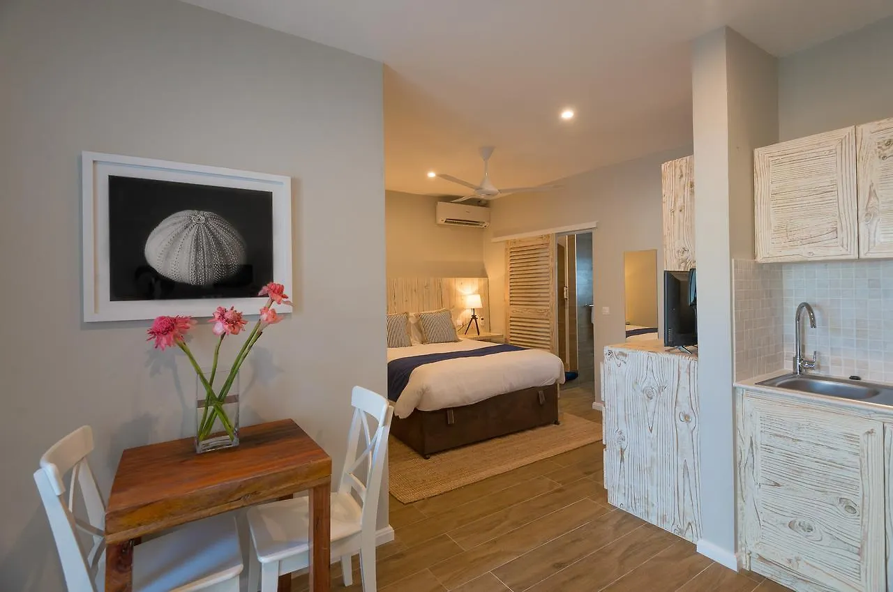 Le Nautique Beachfront Apartments Anse Royale