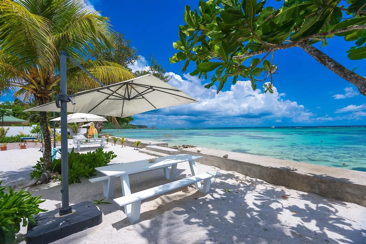 Le Nautique Beachfront Apartments Anse Royale