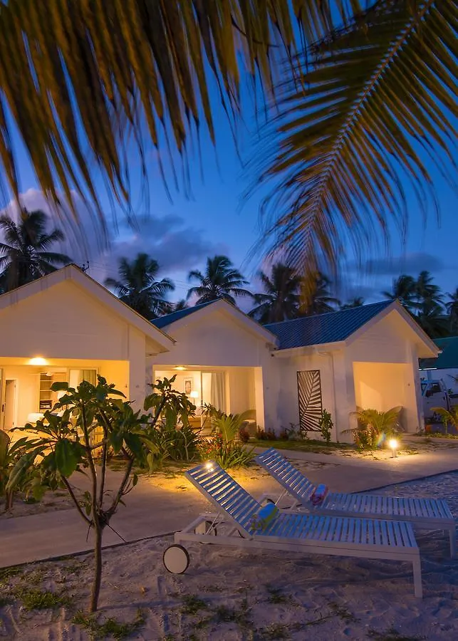 Le Nautique Beachfront Apartments Anse Royale