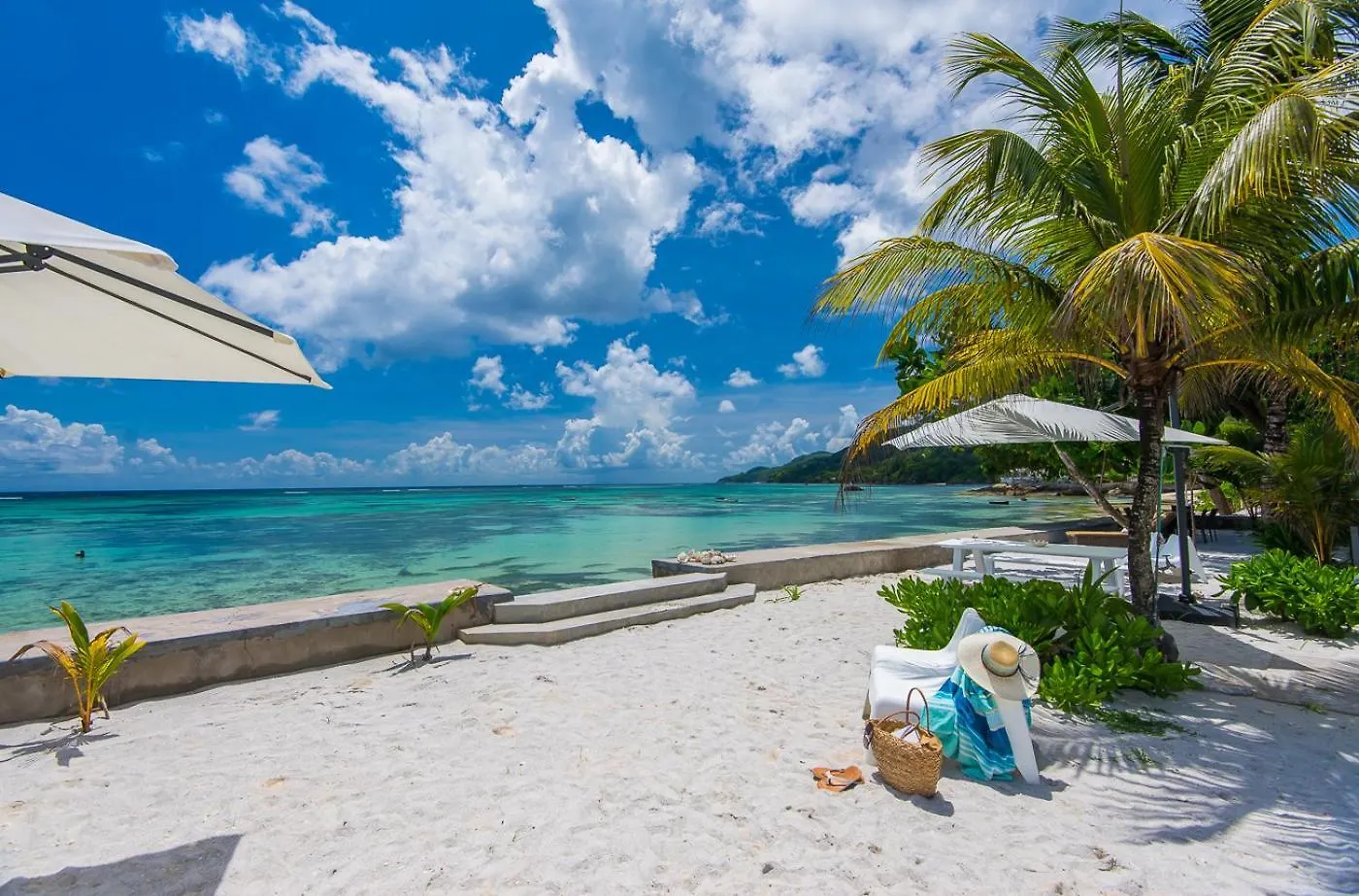 Le Nautique Beachfront Apartments Anse Royale