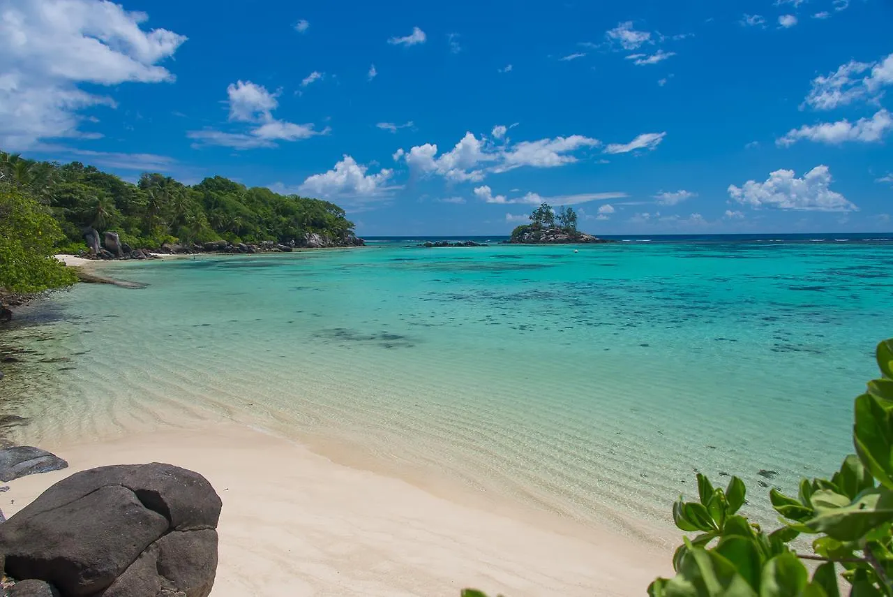 Le Nautique Beachfront Apartments Anse Royale