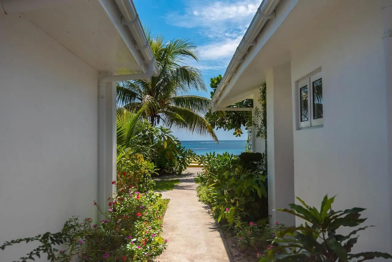 Le Nautique Beachfront Apartments Anse Royale
